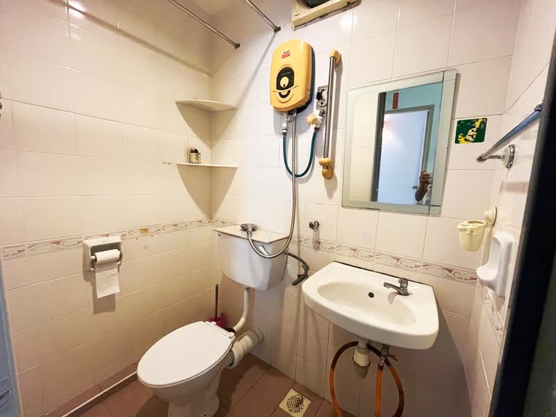 Pangsapuri untuk Disewa di Gambier Heights - Jerry Tan - Bathroom - PropertyGuru.com.my