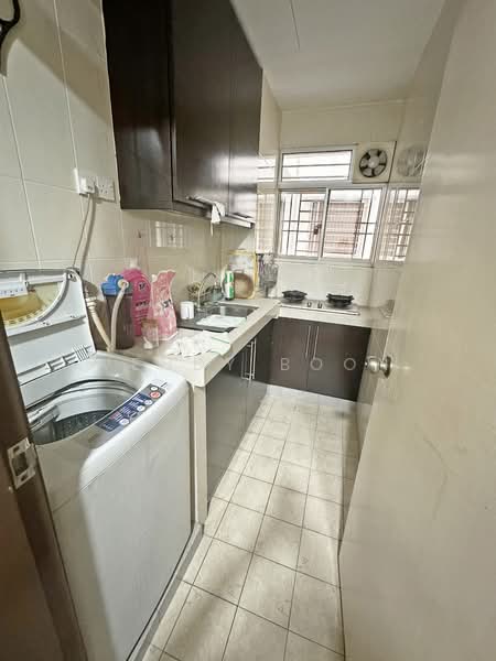 Pangsapuri untuk Dijual di Puteri Bayu Apartment - Wendy Boon - Kitchen - PropertyGuru.com.my