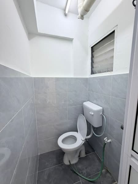 Flat for Sale at Taman Tan Sri Yaacob - Alviss Tay - Bathroom - PropertyGuru.com.my