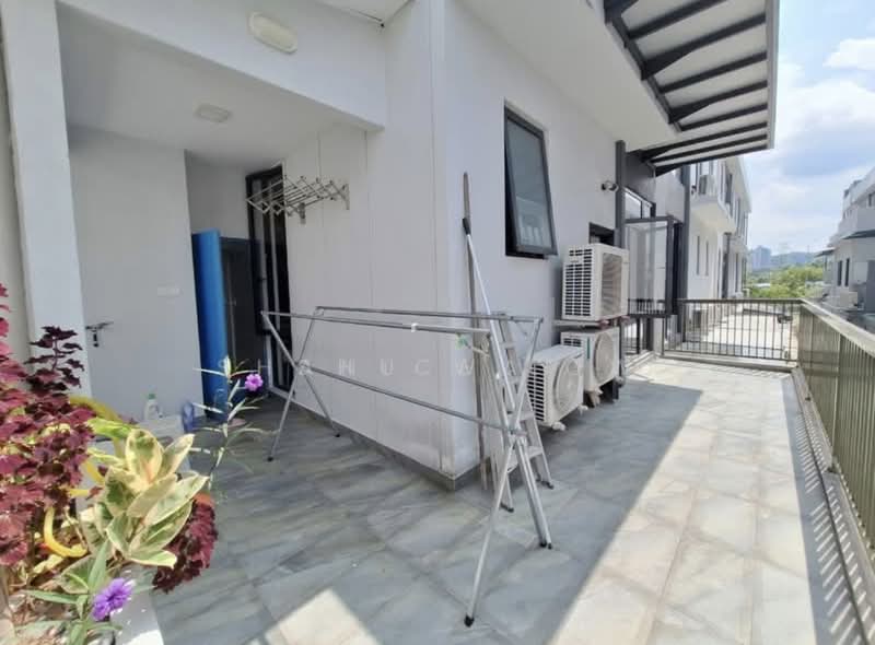 3-storey Terraced House for Sale in Kelana Jaya (Petaling Jaya) - Shu Wai - Balcony - PropertyGuru.com.my