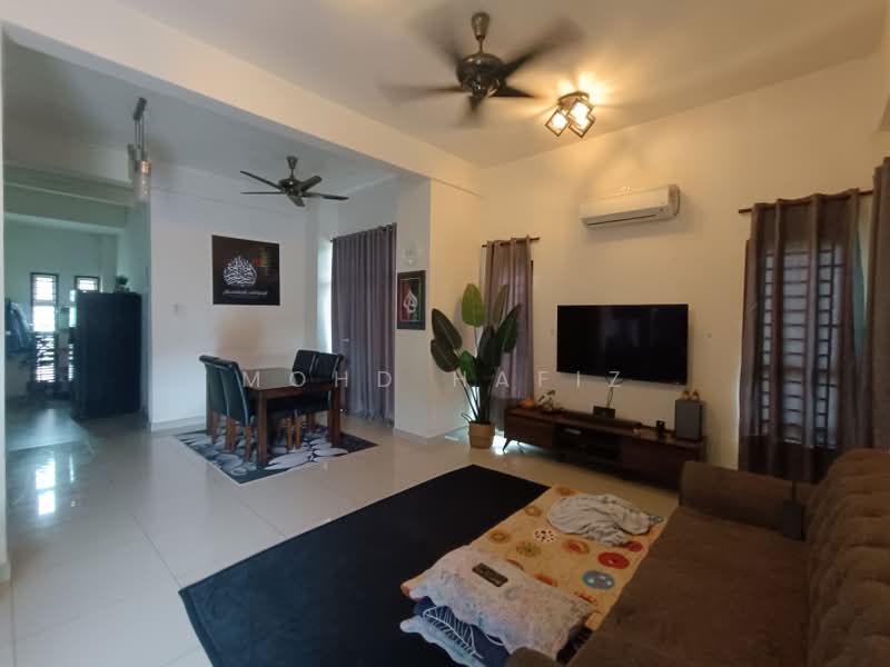 Rumah Berkembar untuk Dijual di Banting (Selangor) - Mohd Hafiz - Living Room - PropertyGuru.com.my