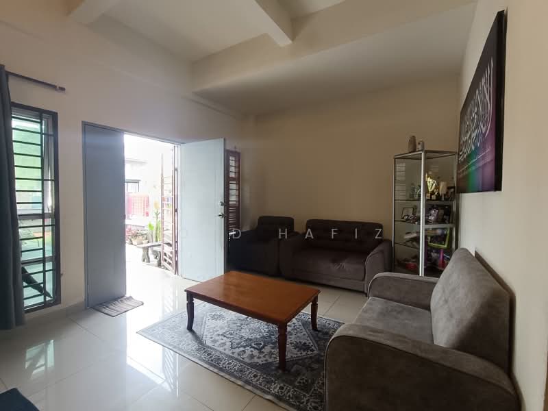 Rumah Berkembar untuk Dijual di Banting (Selangor) - Mohd Hafiz - Living Room - PropertyGuru.com.my