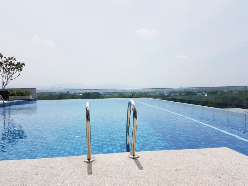 Servis Apartment untuk Disewa di De Centrum Residences - Eiffel Lai - Pool - PropertyGuru.com.my