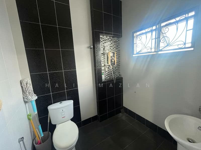 Rumah Banglo untuk Dijual di Seremban 2 (Negeri Sembilan) - Halim Mazlan - Bathroom - PropertyGuru.com.my