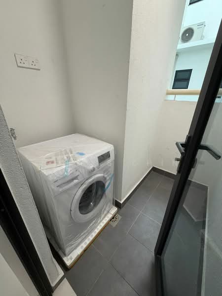 Service Residence for Rent at Avara - Vaness Chin - Balcony - PropertyGuru.com.my