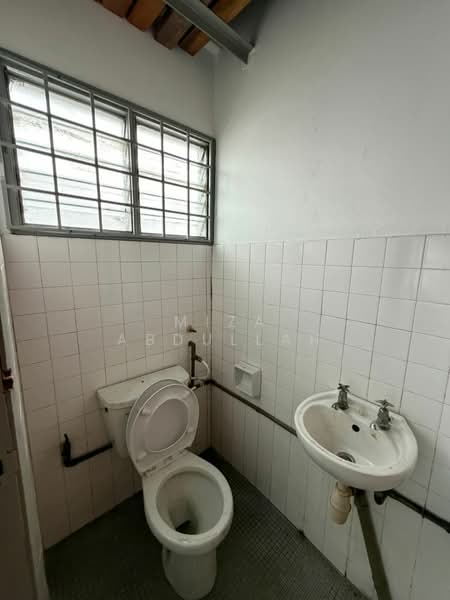 Shop / Office for Rent in BANDAR PUCHONG JAYA (Puchong) - Miza Abdullah - Bathroom - PropertyGuru.com.my
