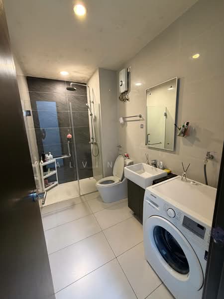 Condominium for Rent at Bay Point @ Country Garden Danga Bay - Alvin Lim - Bathroom - PropertyGuru.com.my