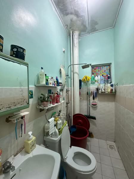 Pangsapuri untuk Dijual di Sri Kenari Apartment - Max Loh - Bathroom - PropertyGuru.com.my
