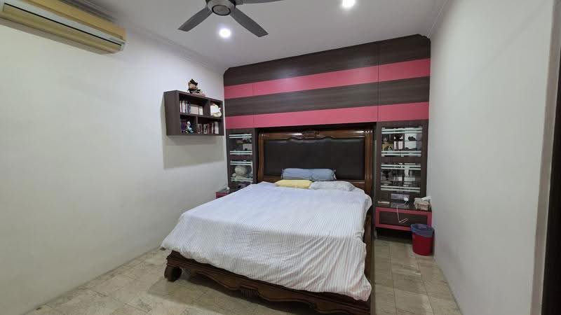 Bungalow House untuk Dijual di Kota Kemuning (Shah Alam) - J J - Bedroom - PropertyGuru.com.my