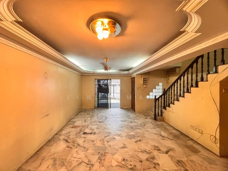 Rumah Teres 2 Tingkat untuk Dijual di Bandar Country Homes (Rawang) - Elwin Mah - Living Room - PropertyGuru.com.my