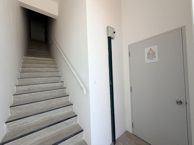 Shop / Office for Rent in Bandar Gamuda Cove (Dengkil) - Fiona Lee - Corridor - PropertyGuru.com.my