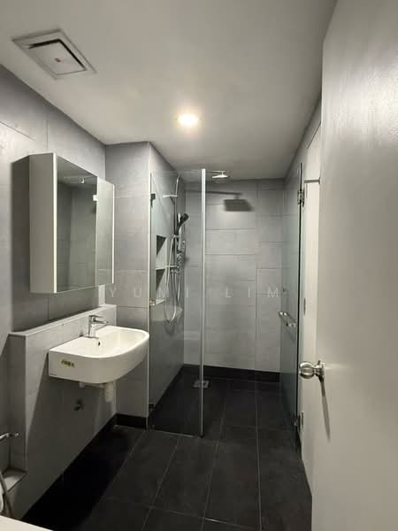Servis Apartment untuk Disewa di Jesselton Quay CityPads - Yumi Lim - Bathroom - PropertyGuru.com.my