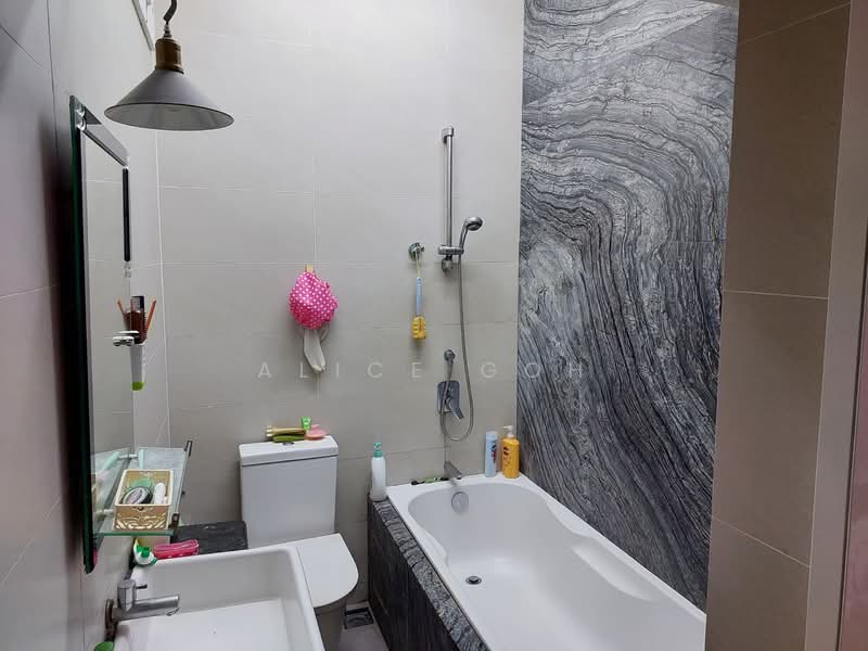 Rumah Teres untuk Dijual di Taman Mayang (Petaling Jaya) - Alice Goh - Bathroom - PropertyGuru.com.my
