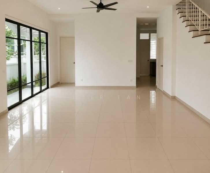 Rumah Teres 2 Tingkat untuk Dijual di Eco Majestic (Semenyih) - Peter Tan - Living Room - PropertyGuru.com.my
