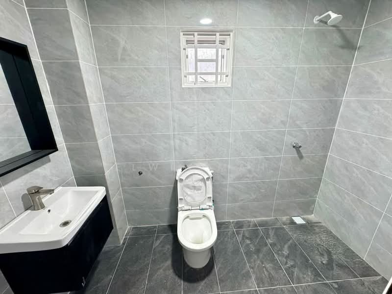 2-storey Terraced House for Sale in Taman Garing Utama (Rawang) - Elwin Mah - Bathroom - PropertyGuru.com.my