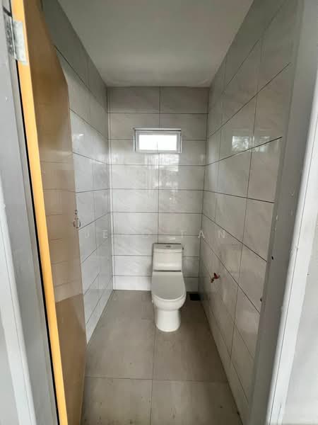 Warehouse for Rent in Kuching (Sarawak) - Jeno Tan - Bathroom - PropertyGuru.com.my