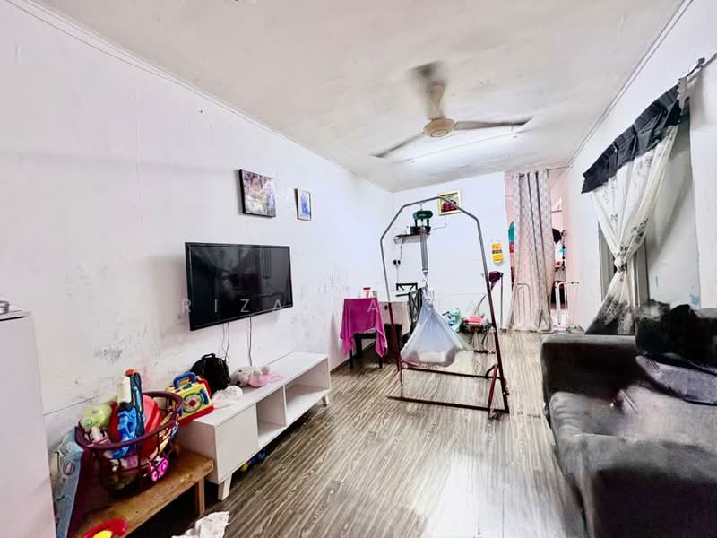 Rumah Flat untuk Dijual di Puchong Permai - Sariza Hartanah - Living Room - PropertyGuru.com.my
