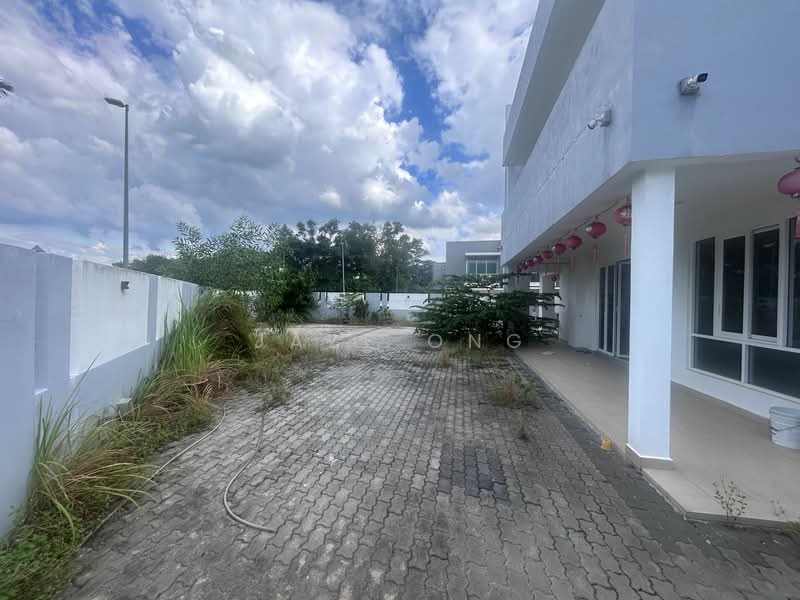 2-storey Terraced House for Sale in Bandar Putra Permai (Seri Kembangan) - Jaze Ong - Exterior - PropertyGuru.com.my