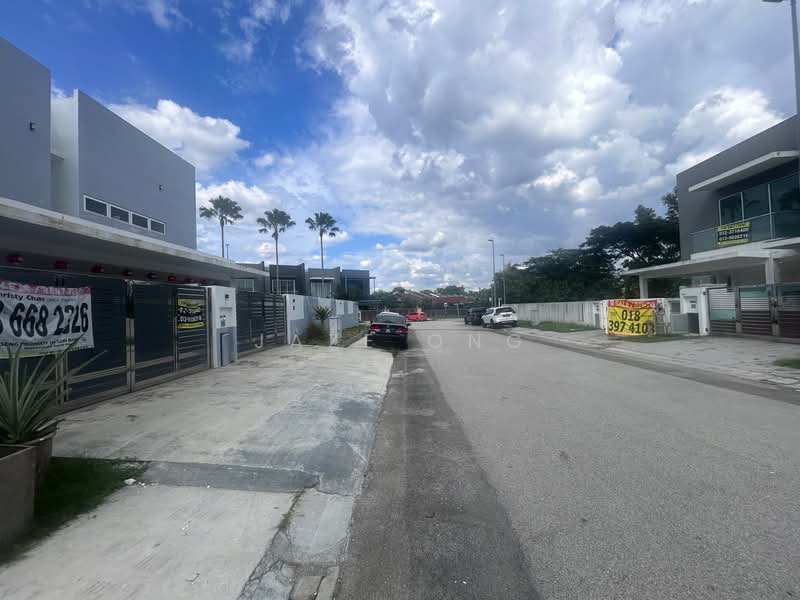 2-storey Terraced House for Sale in Bandar Putra Permai (Seri Kembangan) - Jaze Ong - Exterior - PropertyGuru.com.my
