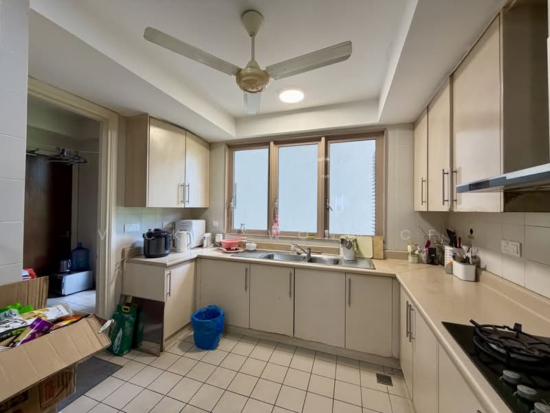 Condominium for Sale at Hampshire Park Condominium - Vickky Wong CF - Kitchen - PropertyGuru.com.my