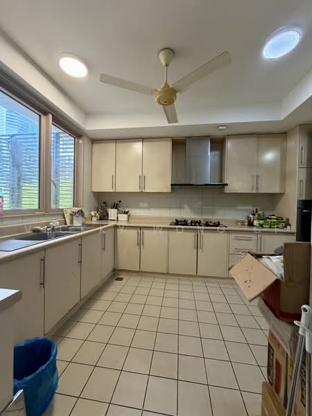 Condominium for Sale at Hampshire Park Condominium - Vickky Wong CF - Kitchen - PropertyGuru.com.my