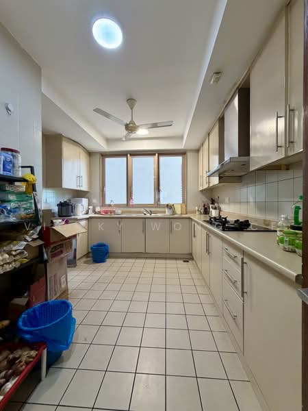 Condominium for Sale at Hampshire Park Condominium - Vickky Wong CF - Kitchen - PropertyGuru.com.my