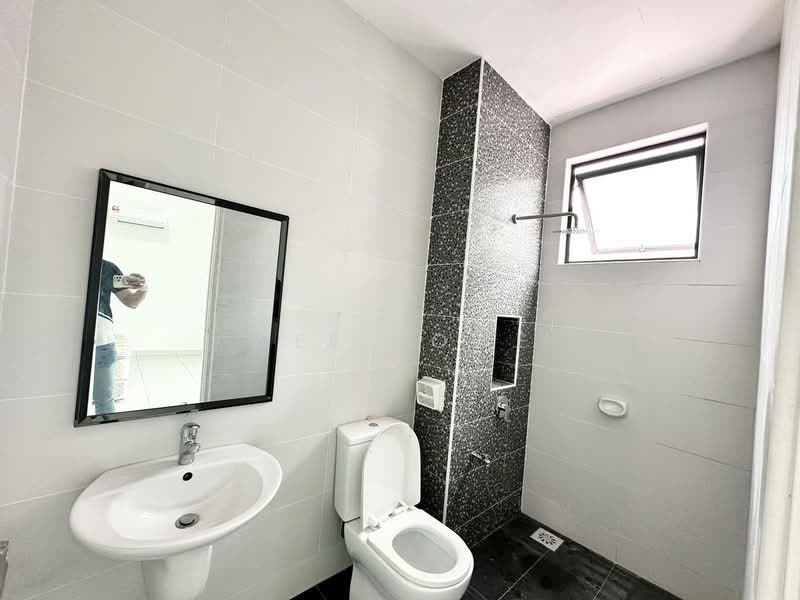 Service Residence for Sale at Sky Loft Premium Suites - Wee Howe - Bathroom - PropertyGuru.com.my