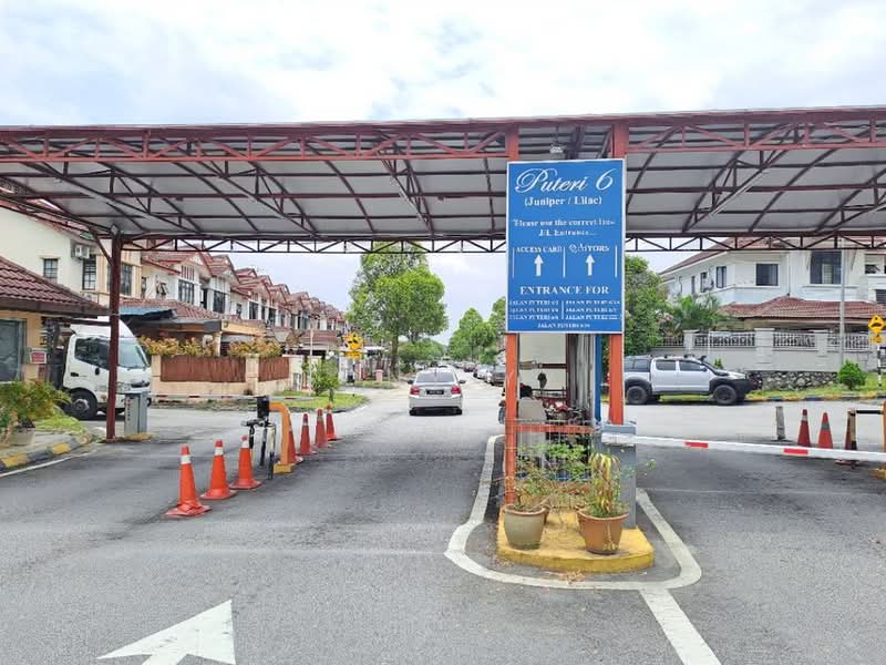 Rumah Teres 2 Tingkat untuk Dijual di Bandar Puteri Puchong (Puchong) - Tony YY - Entrance - PropertyGuru.com.my