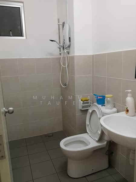 Apartment for Rent at Safira Apartment - Muhammad Taufeeq - Bathroom - PropertyGuru.com.my