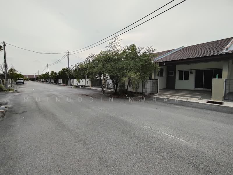1-storey Terraced House for Sale in Sitiawan (Perak) - Muinuddin Muhamad - Exterior - PropertyGuru.com.my