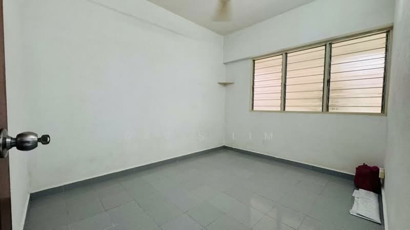 Rumah Flat untuk Dijual di Lucky Garden - Davis Lim - PropertyGuru.com.my