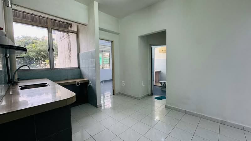 Rumah Flat untuk Dijual di Lucky Garden - Davis Lim - PropertyGuru.com.my