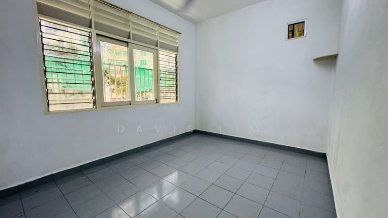 Rumah Flat untuk Dijual di Lucky Garden - Davis Lim - PropertyGuru.com.my