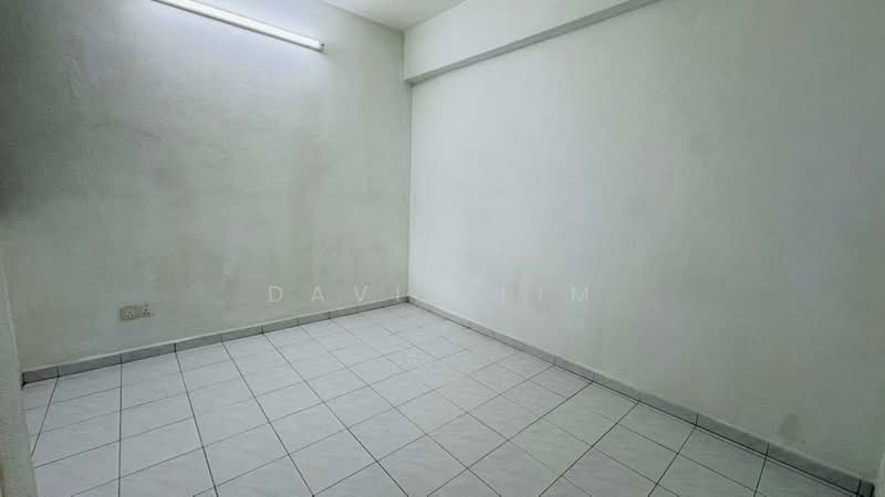 Rumah Flat untuk Dijual di Lucky Garden - Davis Lim - PropertyGuru.com.my