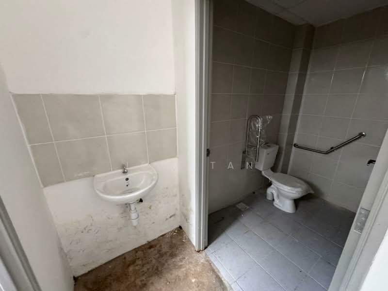Shop / Office for Rent in Kuching (Sarawak) - Jeno Tan - Bathroom - PropertyGuru.com.my