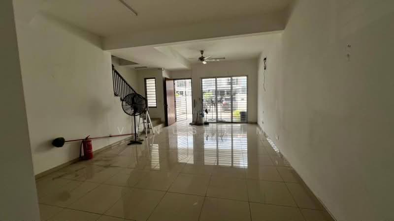 Rumah Teres 2 Tingkat untuk Disewa di Bandar Rimbayu (Telok Panglima Garang) - Venus Sim - Living Room - PropertyGuru.com.my