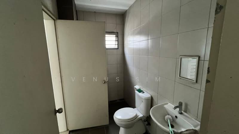 Rumah Teres 2 Tingkat untuk Disewa di Bandar Rimbayu (Telok Panglima Garang) - Venus Sim - Bathroom - PropertyGuru.com.my