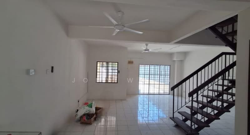 Terraced House for Rent in Bandar Putra Permai (Seri Kembangan) - Joey Wong - Living Room - PropertyGuru.com.my