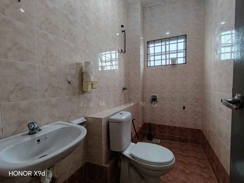 2-storey Terraced House for Sale in Bandar Bukit Tinggi 2 (Klang) - Jim Ling - Bathroom - PropertyGuru.com.my