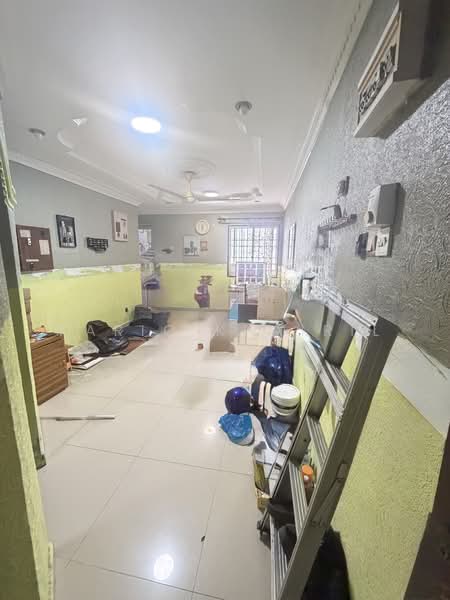 Rumah Flat untuk Dijual di Pinang Court 2 - Fariq Khairil - Living Room - PropertyGuru.com.my