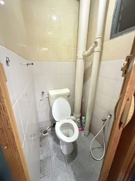 Rumah Flat untuk Dijual di Pinang Court 2 - Fariq Khairil - Bathroom - PropertyGuru.com.my