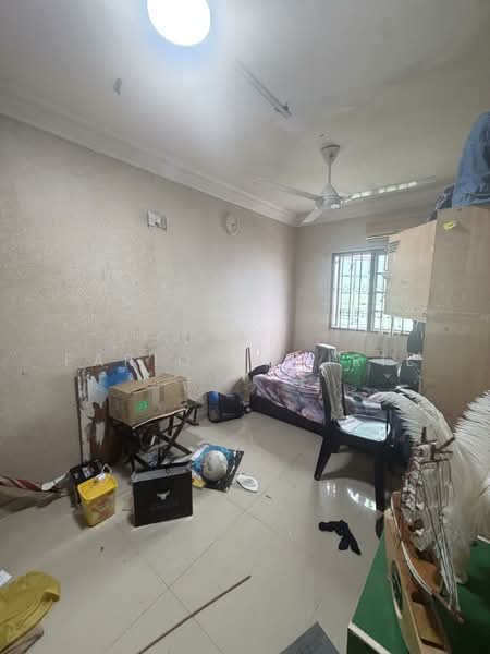 Rumah Flat untuk Dijual di Pinang Court 2 - Fariq Khairil - Bedroom - PropertyGuru.com.my