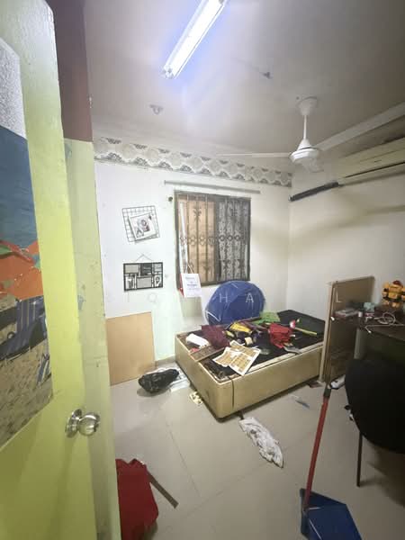 Rumah Flat untuk Dijual di Pinang Court 2 - Fariq Khairil - Bedroom - PropertyGuru.com.my