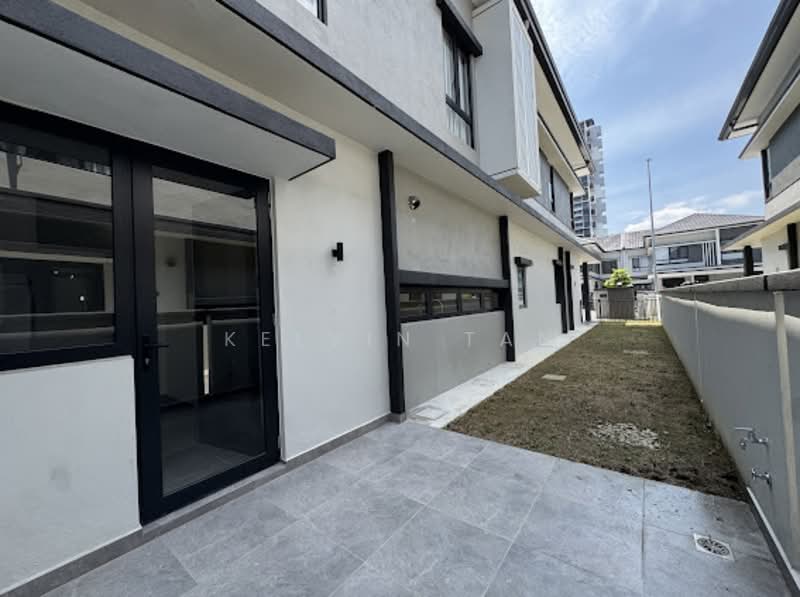 Rumah Berkembar untuk Dijual di Telok Panglima Garang (Selangor) - Kelvin Tan - Exterior - PropertyGuru.com.my
