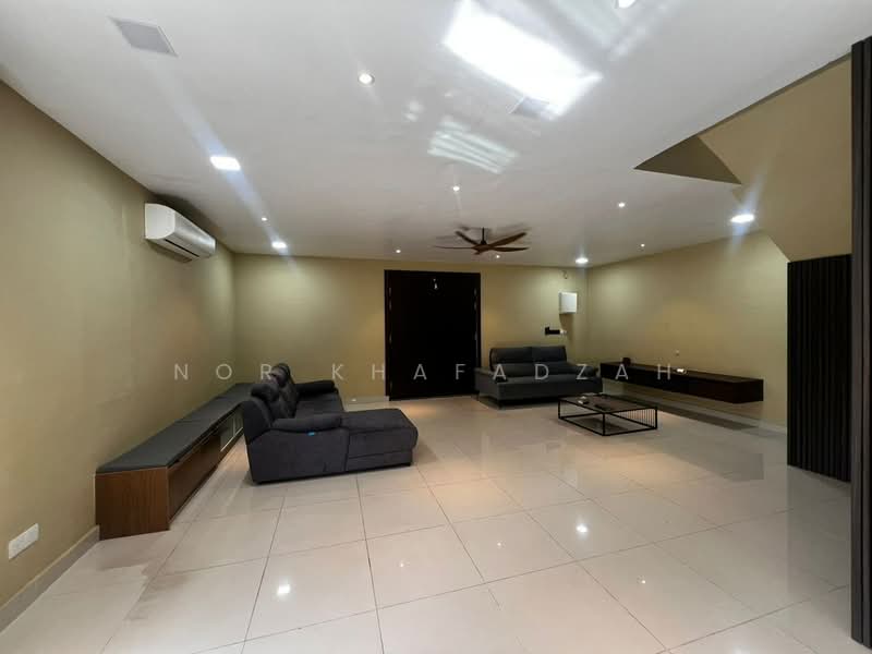 Rumah Teres 2.5 Tingkat untuk Dijual di Seksyen 16 (Shah Alam) - Nor Khafadzah - Living Room - PropertyGuru.com.my