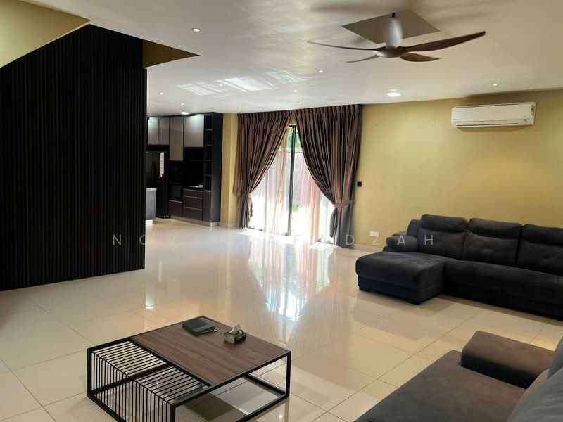 Rumah Teres 2.5 Tingkat untuk Dijual di Seksyen 16 (Shah Alam) - Nor Khafadzah - Living Room - PropertyGuru.com.my