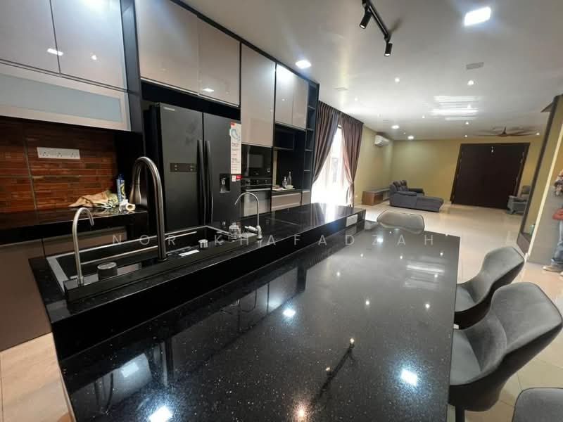 Rumah Teres 2.5 Tingkat untuk Dijual di Seksyen 16 (Shah Alam) - Nor Khafadzah - Kitchen - PropertyGuru.com.my