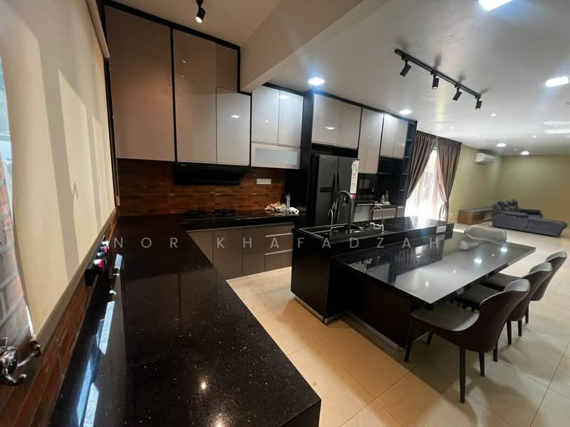 Rumah Teres 2.5 Tingkat untuk Dijual di Seksyen 16 (Shah Alam) - Nor Khafadzah - Kitchen - PropertyGuru.com.my