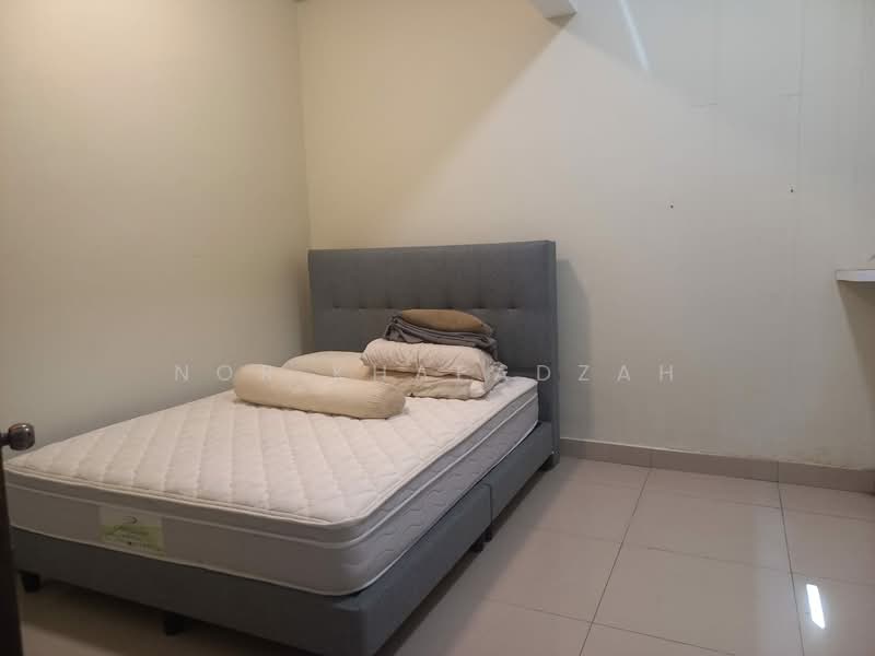 Rumah Teres 2.5 Tingkat untuk Dijual di Seksyen 16 (Shah Alam) - Nor Khafadzah - Bedroom - PropertyGuru.com.my