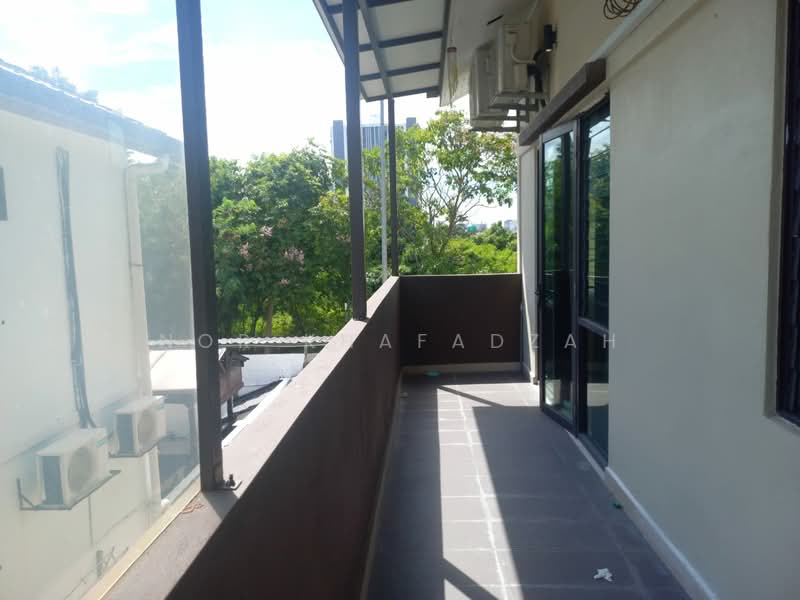 Rumah Teres 2.5 Tingkat untuk Dijual di Seksyen 16 (Shah Alam) - Nor Khafadzah - Balcony - PropertyGuru.com.my